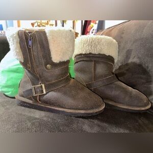 size 9 Bearpaw Madison boots- 40$, still in great condition